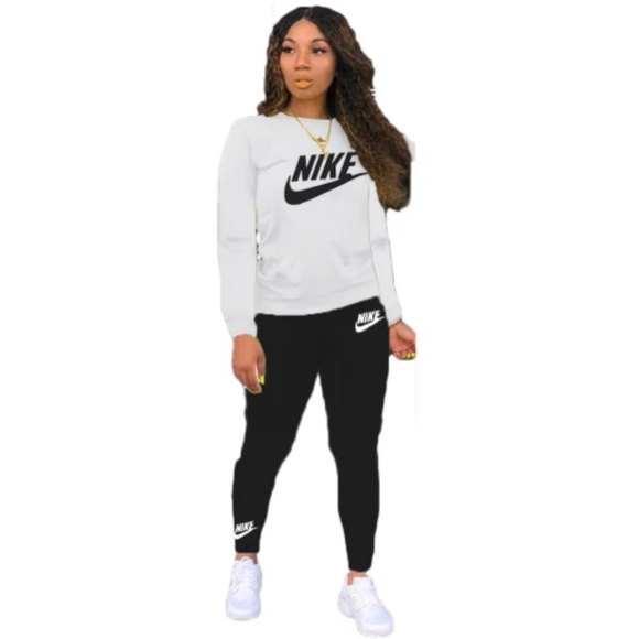 Nike outfit - Picture 1 of 2